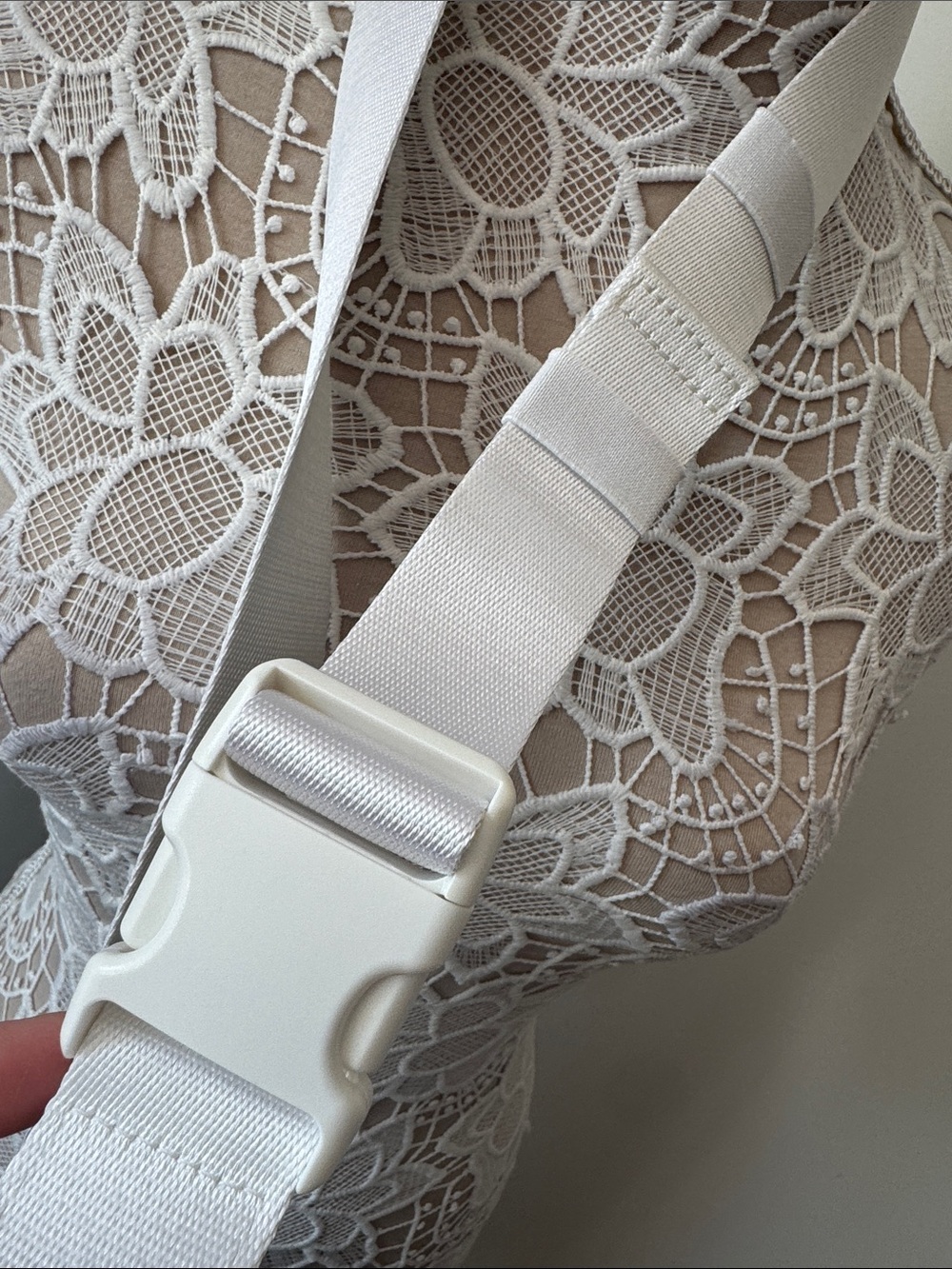 lululemon  White Belt Bag with Silver Logo - Picture 6 of 6